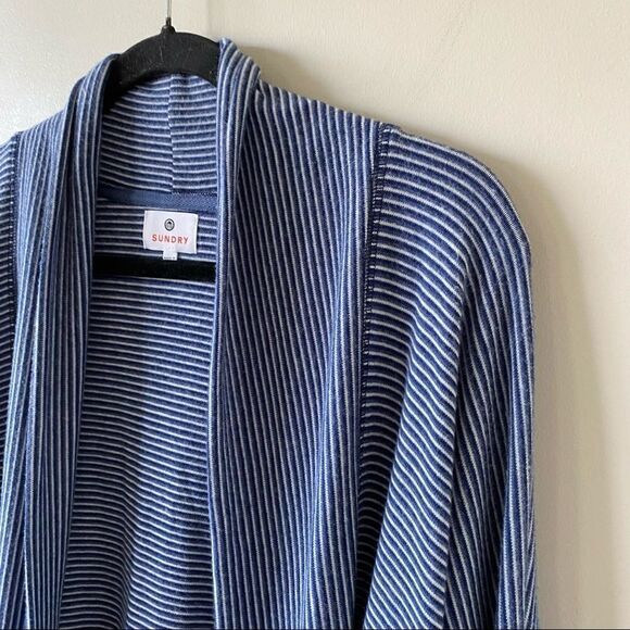 ANTHROPOLOGIE-“SUNDRY” Brushed Fleece Cardigan - Picture 4 of 10